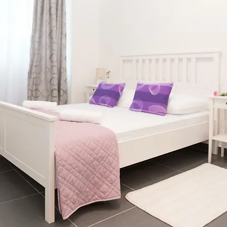 Bishop's Palace Guest house 3*